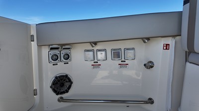 2027 Boston Whaler 330 Vantage 12