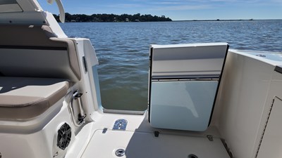 2027 Boston Whaler 330 Vantage 15