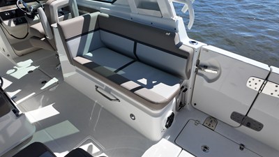 2027 Boston Whaler 330 Vantage 16