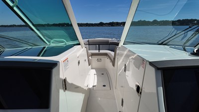 2027 Boston Whaler 330 Vantage 26