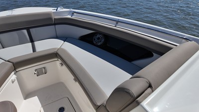 2027 Boston Whaler 330 Vantage 30
