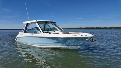 2027 Boston Whaler 330 Vantage 32