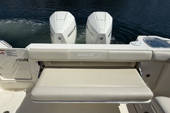 2026 Boston Whaler 285 Conquest 8