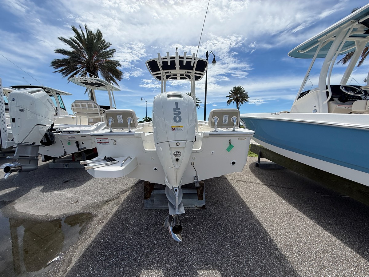 2027 Boston Whaler 190 Montauk 4