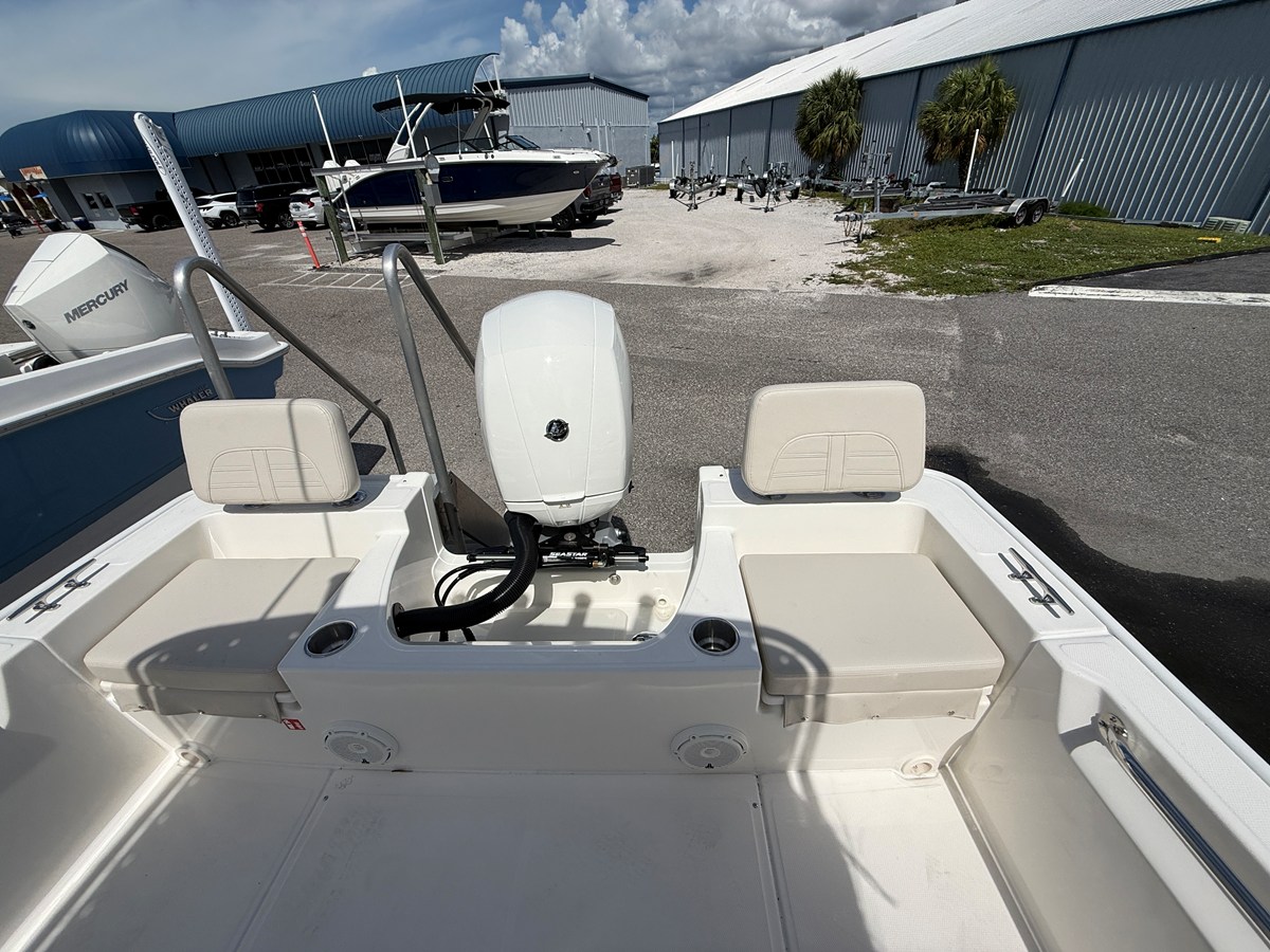 2027 Boston Whaler 190 Montauk 19