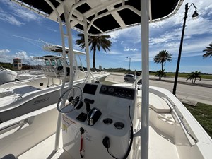 2027 Boston Whaler 190 Montauk 10