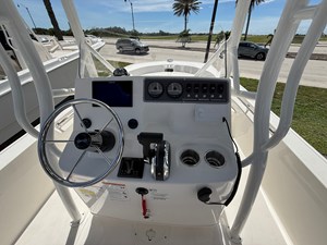 2027 Boston Whaler 190 Montauk 11