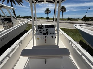 2027 Boston Whaler 190 Montauk 12