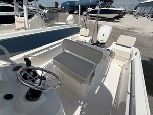 2027 Boston Whaler 190 Montauk 14