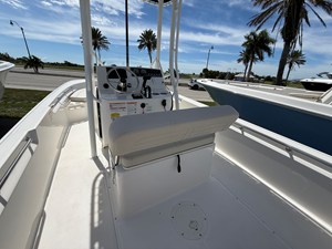2027 Boston Whaler 190 Montauk 15