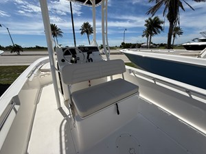 2027 Boston Whaler 190 Montauk 16