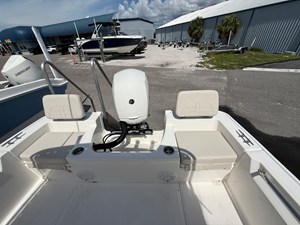 2027 Boston Whaler 190 Montauk 19