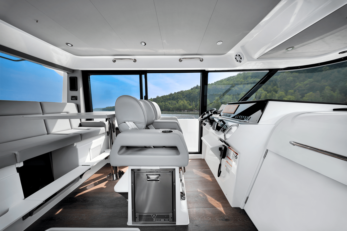 2027 Cruisers Yachts 38 VTR 11