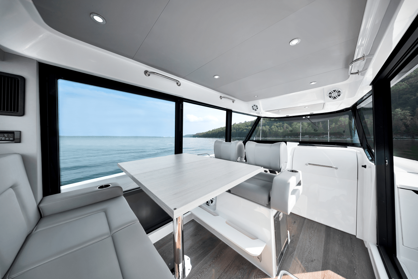 2027 Cruisers Yachts 38 VTR 18