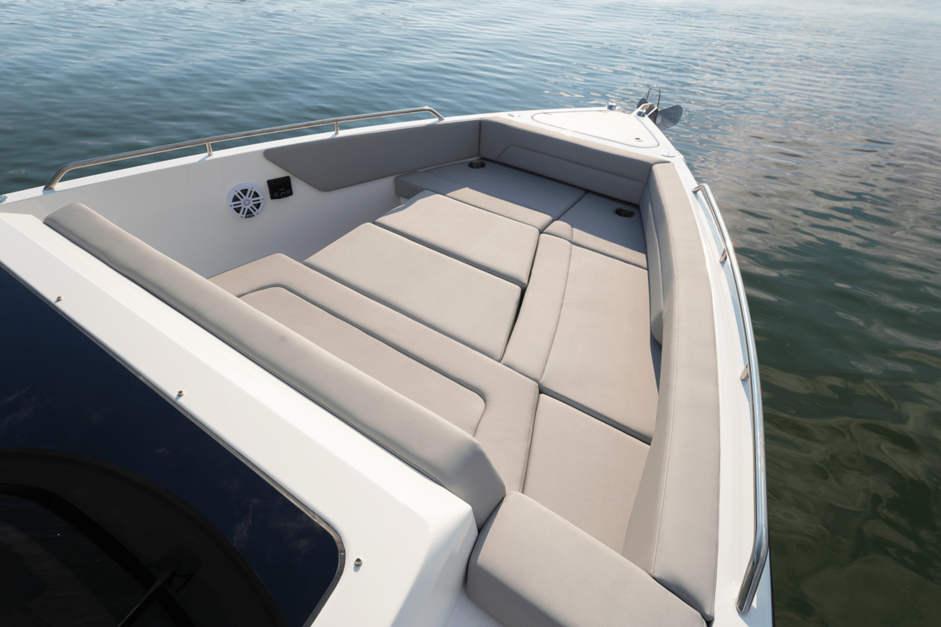 2027 Cruisers Yachts 38 VTR 21