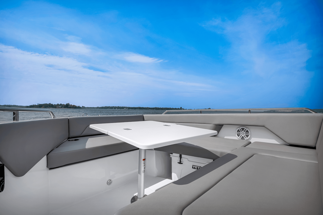 2027 Cruisers Yachts 38 VTR 22