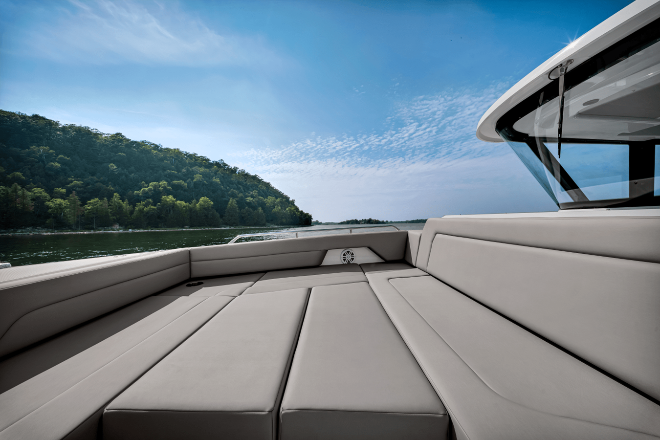 2027 Cruisers Yachts 38 VTR 25