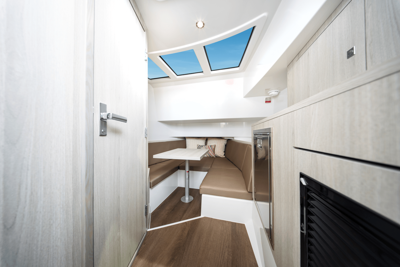 2027 Cruisers Yachts 38 VTR 29