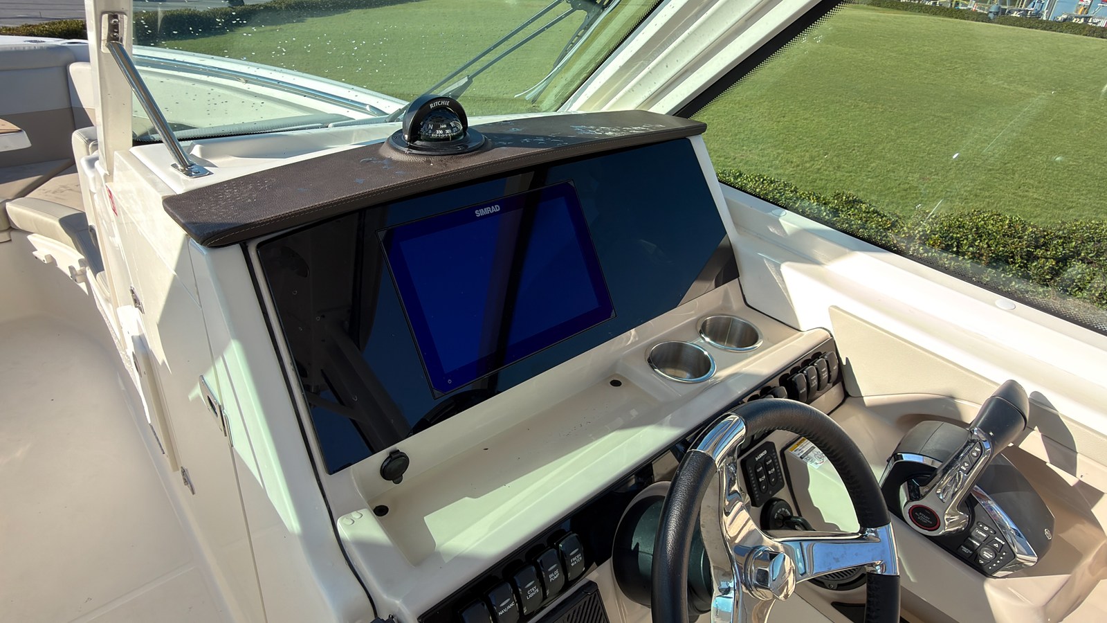 2027 Boston Whaler 280 Vantage 17
