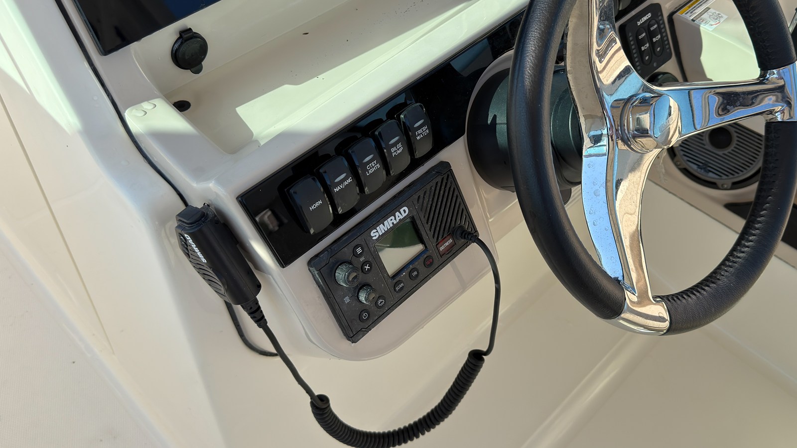 2027 Boston Whaler 280 Vantage 19