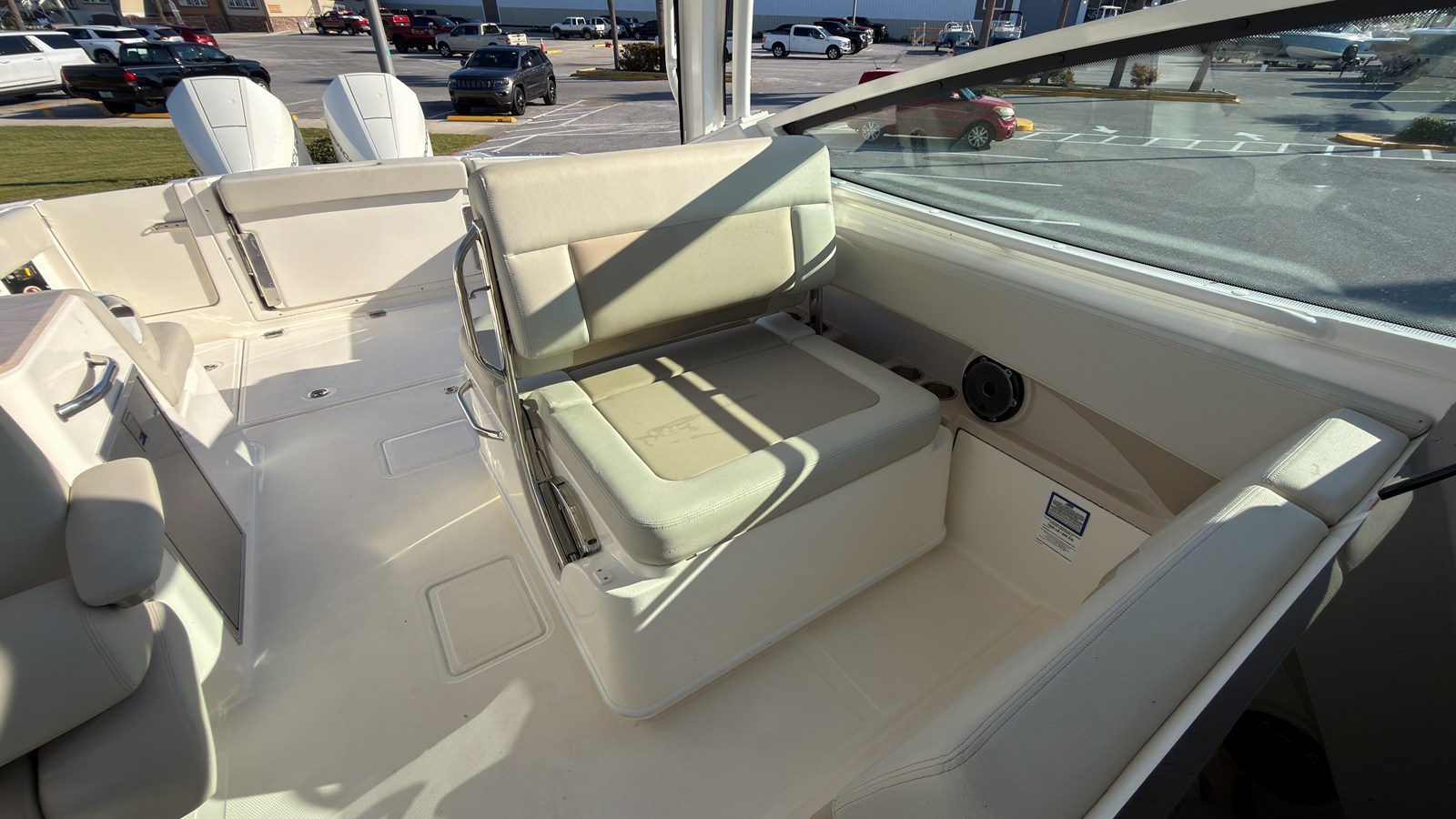 2027 Boston Whaler 280 Vantage 25