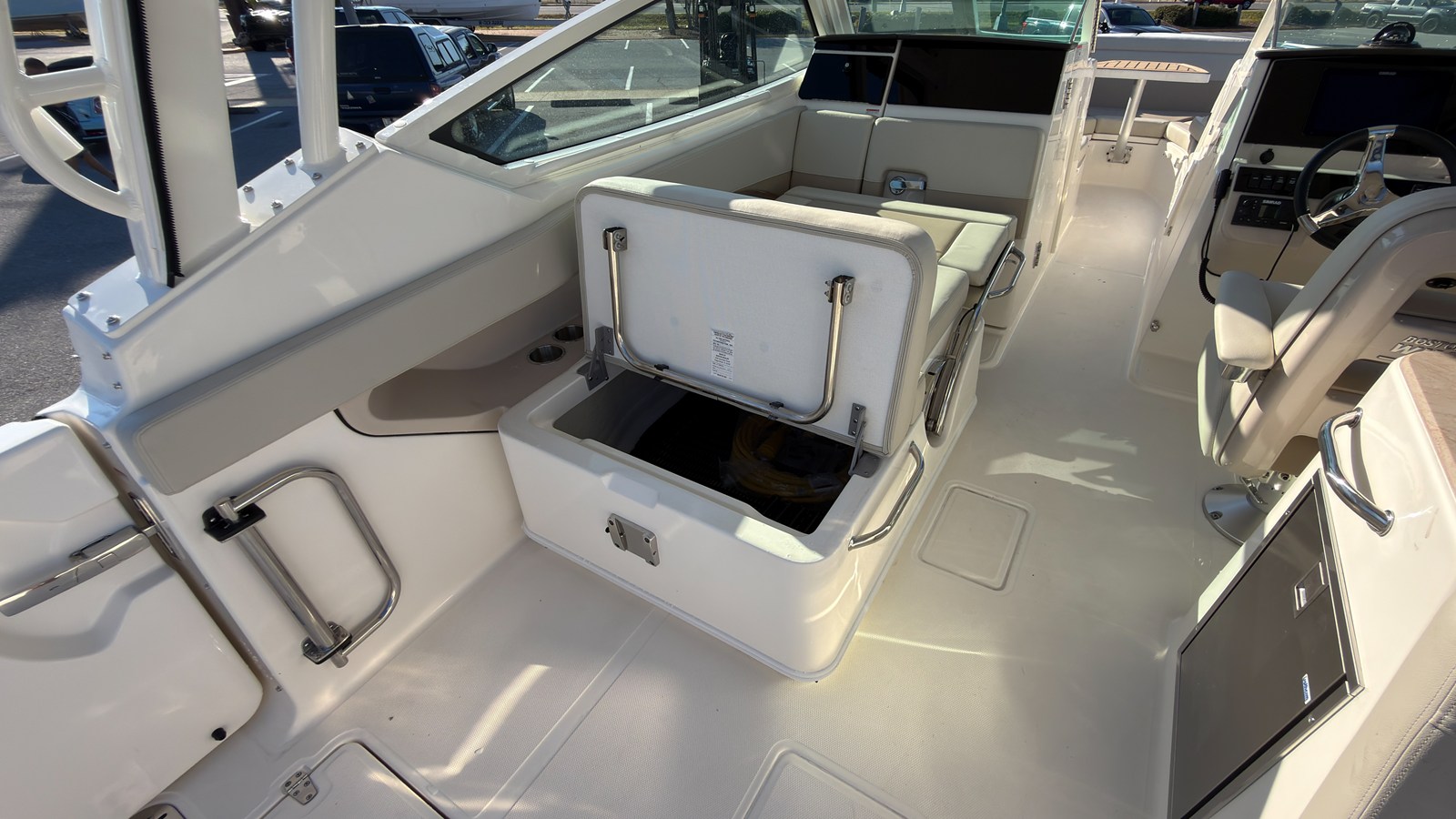 2027 Boston Whaler 280 Vantage 29