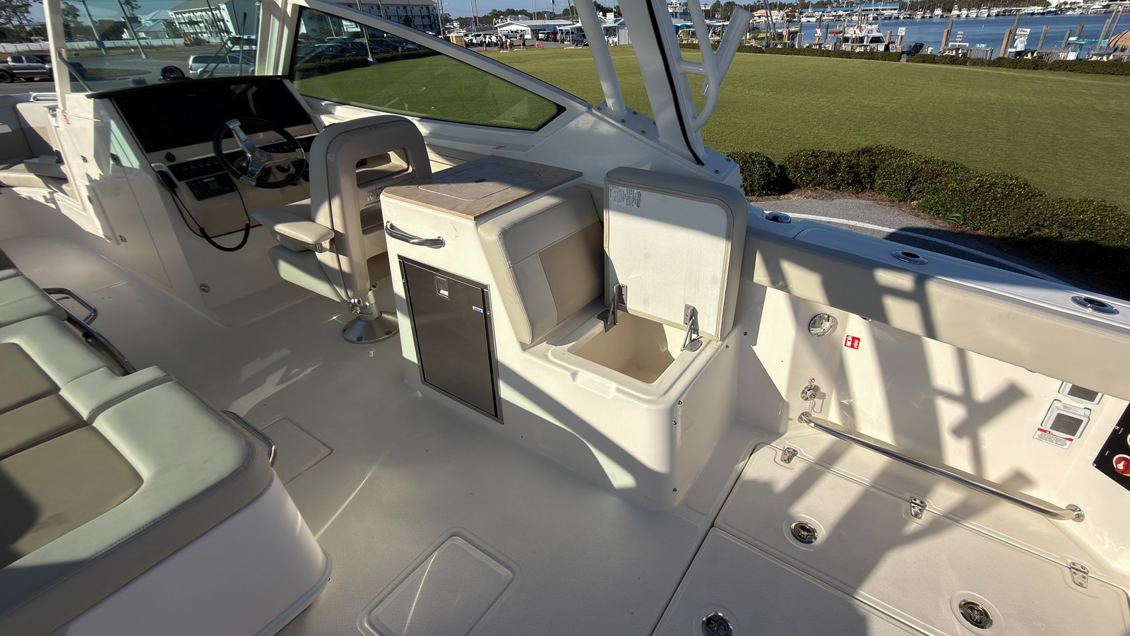 2027 Boston Whaler 280 Vantage 32