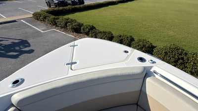 2027 Boston Whaler 280 Vantage 9