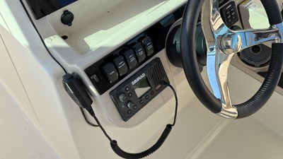 2027 Boston Whaler 280 Vantage 19