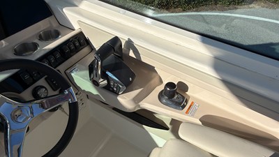 2027 Boston Whaler 280 Vantage 21