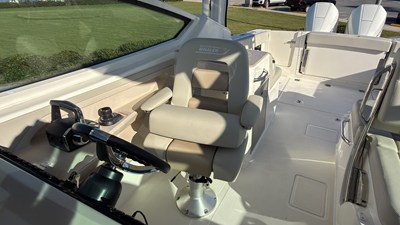 2027 Boston Whaler 280 Vantage 22