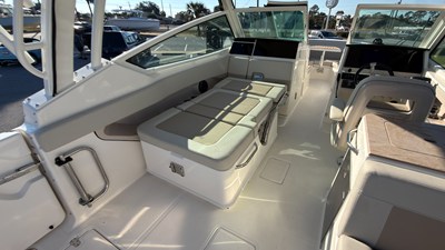 2027 Boston Whaler 280 Vantage 28