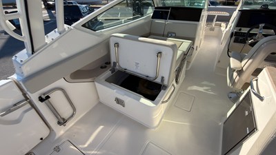2027 Boston Whaler 280 Vantage 29