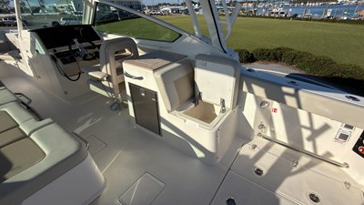 2027 Boston Whaler 280 Vantage 32