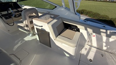 2027 Boston Whaler 280 Vantage 33