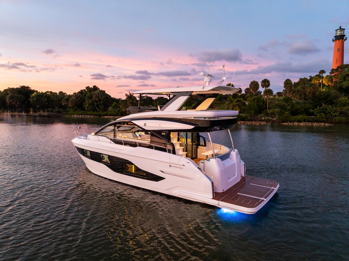 2027 Cruisers Yachts 50 FLY 7
