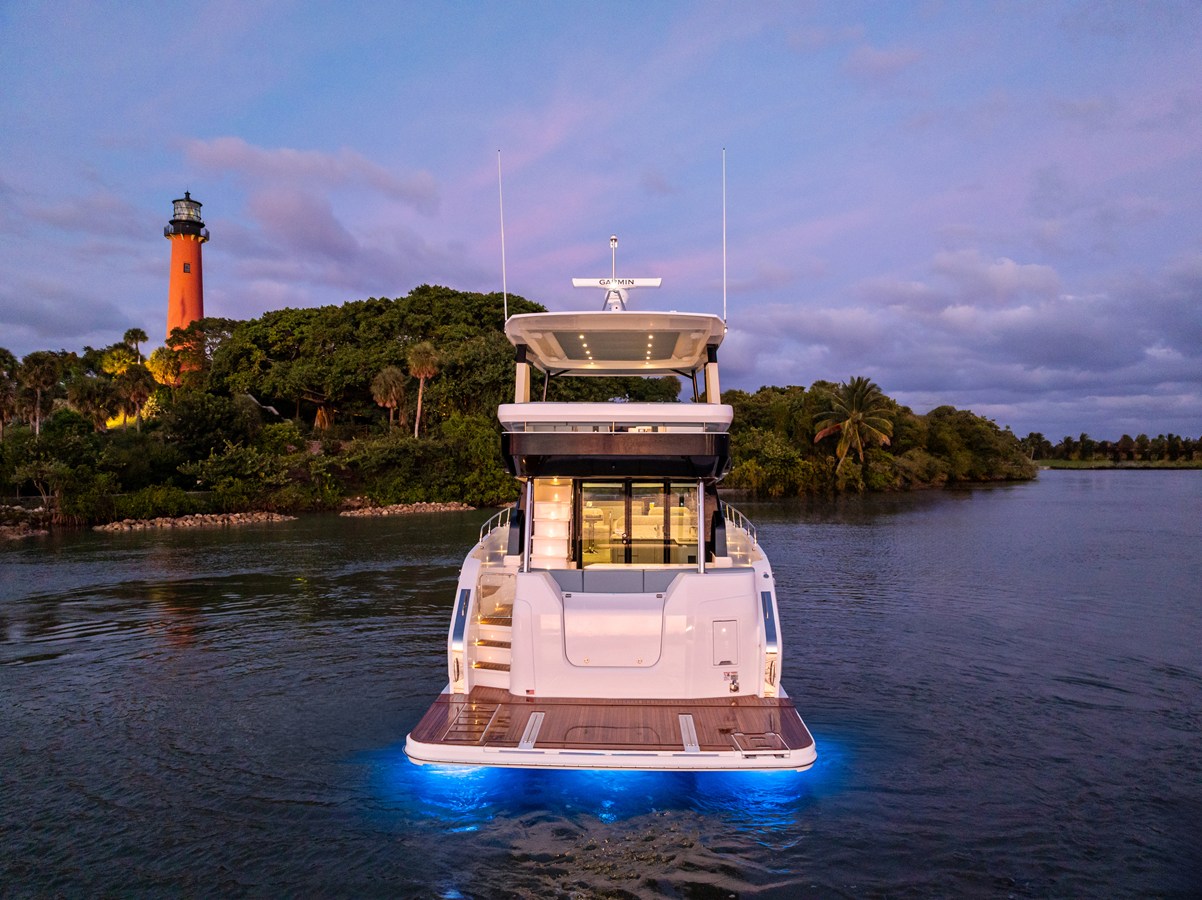 2027 Cruisers Yachts 50 FLY 8
