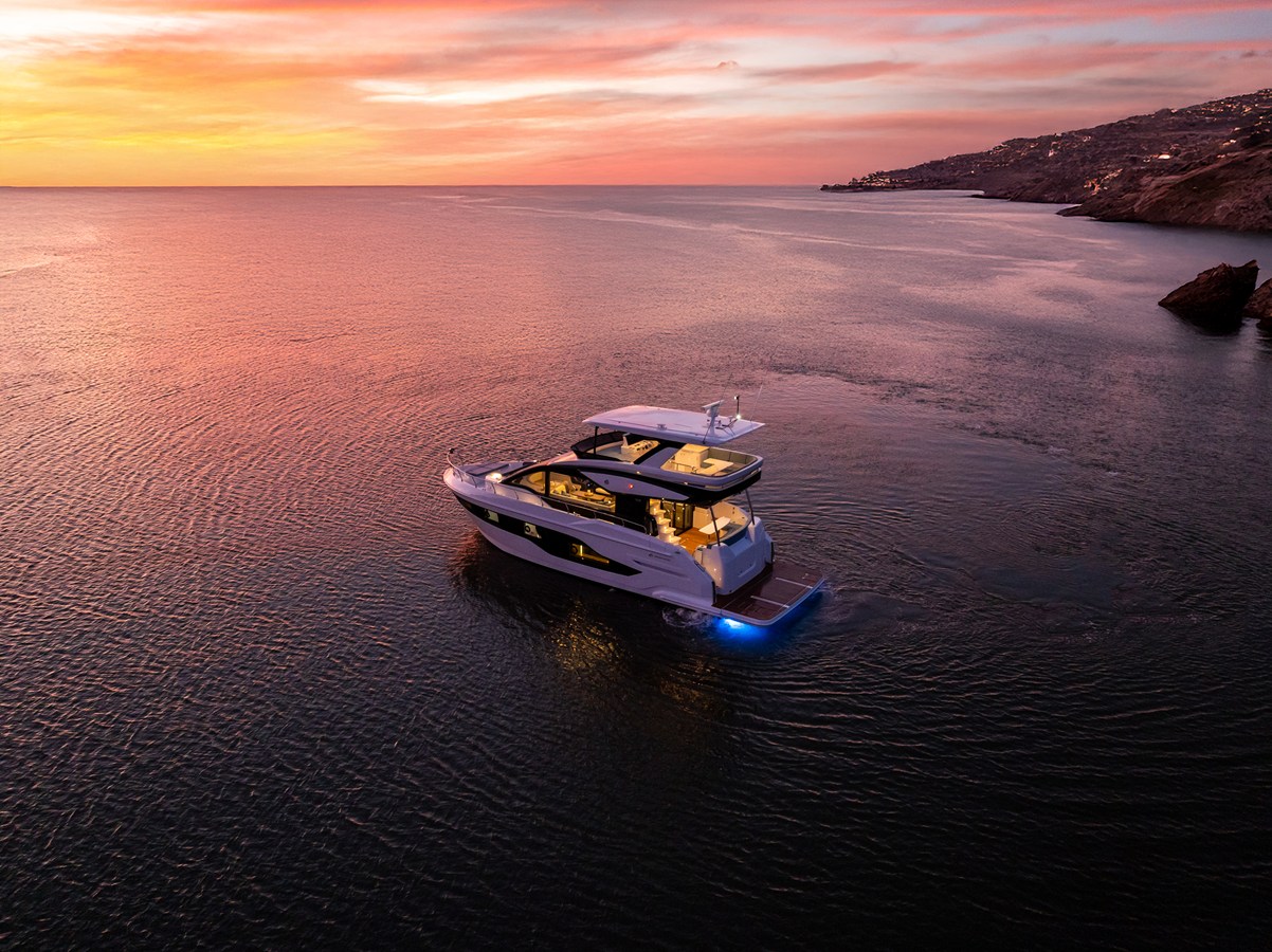 2027 Cruisers Yachts 50 FLY 11
