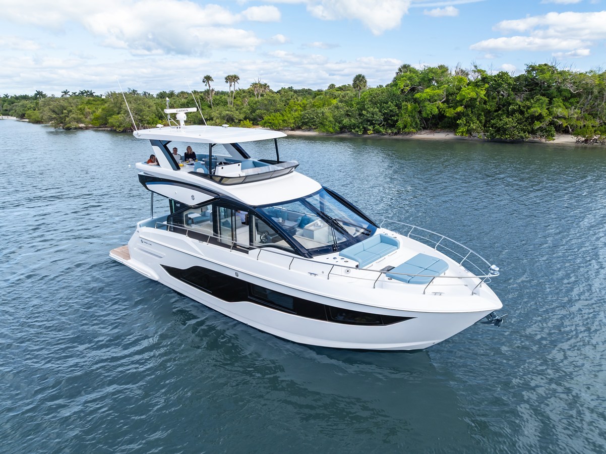 2027 Cruisers Yachts 50 FLY 12