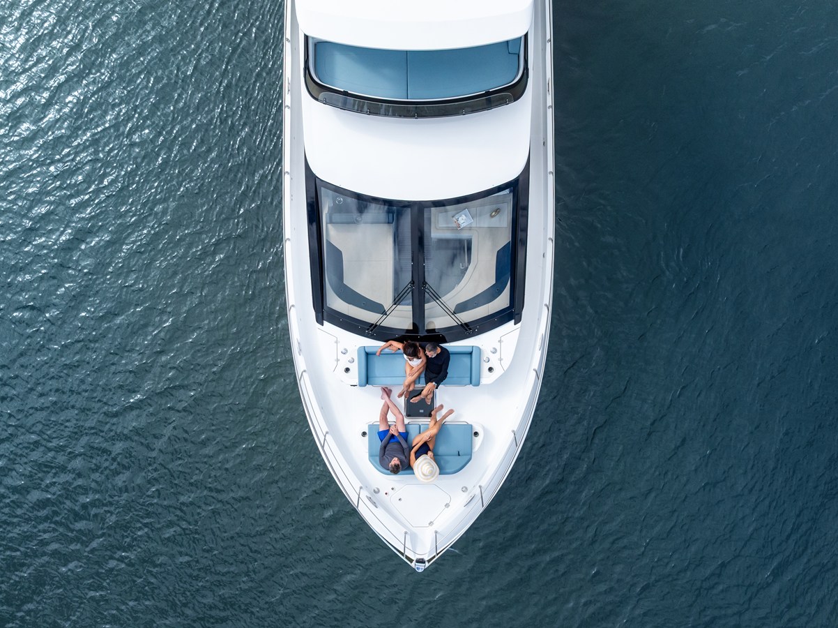 2027 Cruisers Yachts 50 FLY 14