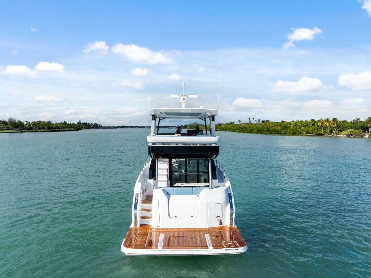 2027 Cruisers Yachts 50 FLY 16