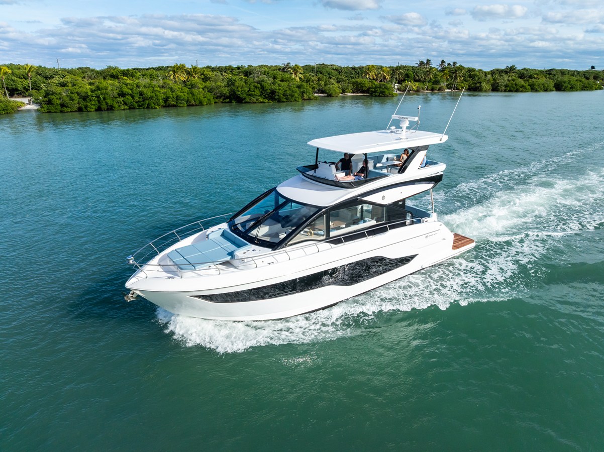 2027 Cruisers Yachts 50 FLY 17