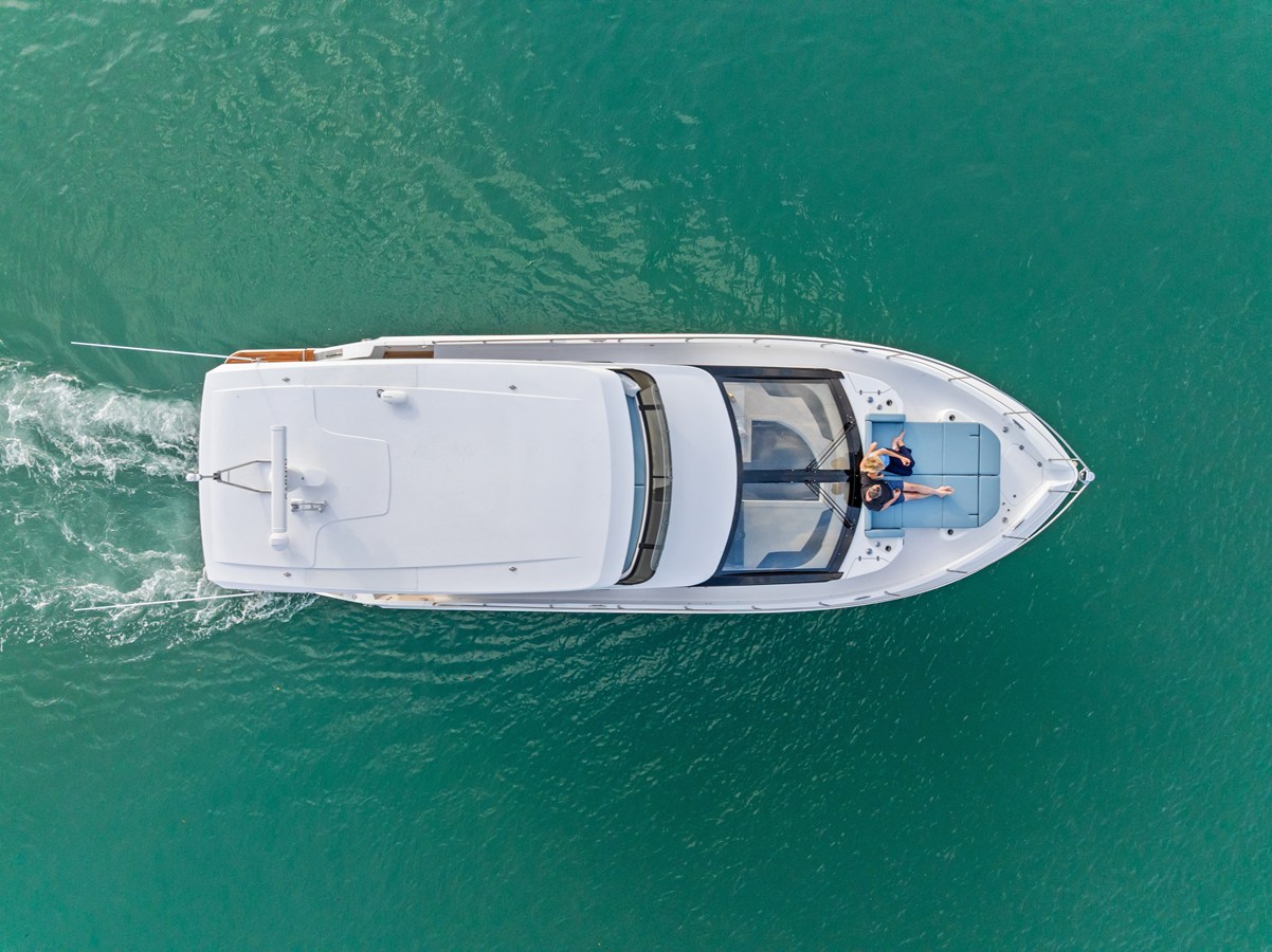 2027 Cruisers Yachts 50 FLY 19