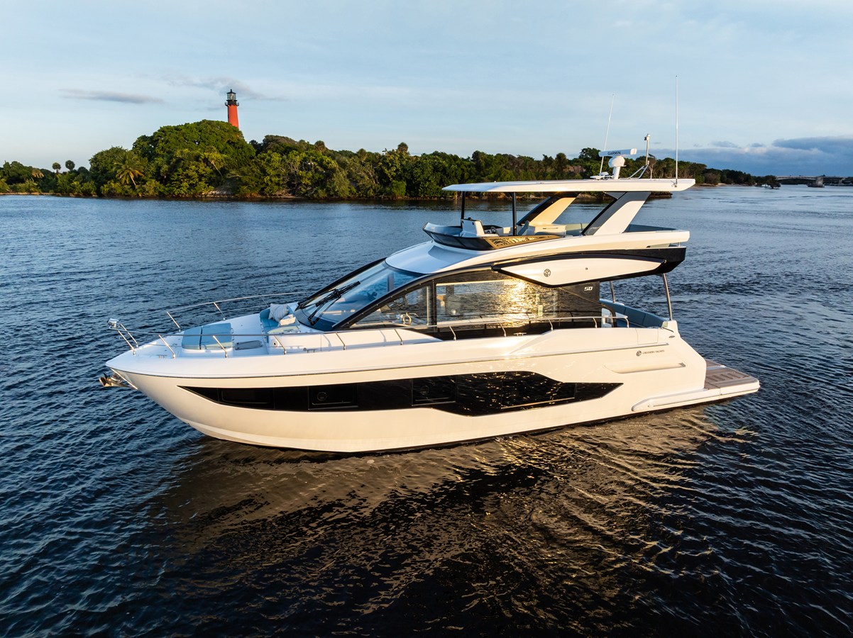 2027 Cruisers Yachts 50 FLY 20
