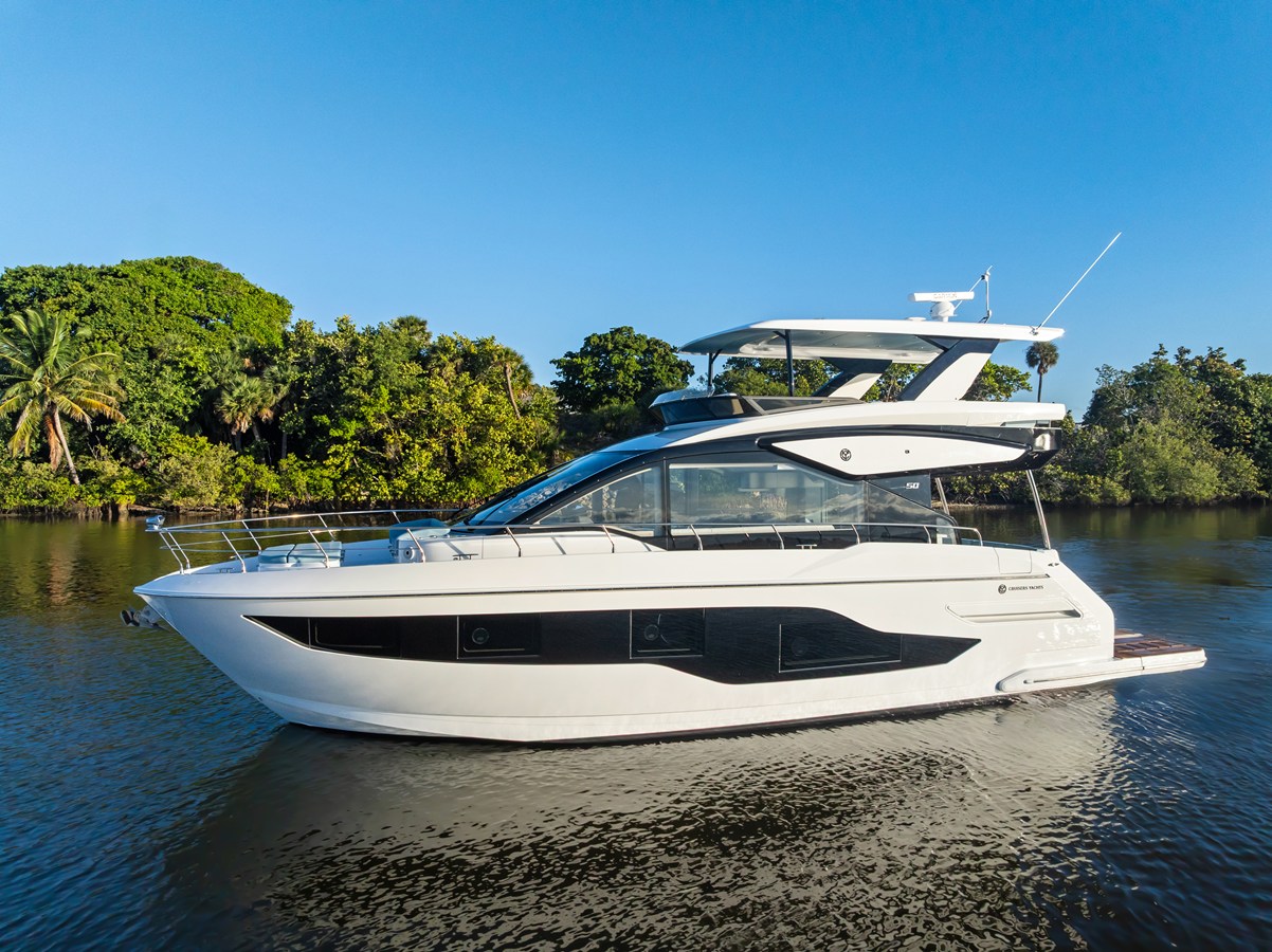 2027 Cruisers Yachts 50 FLY 23