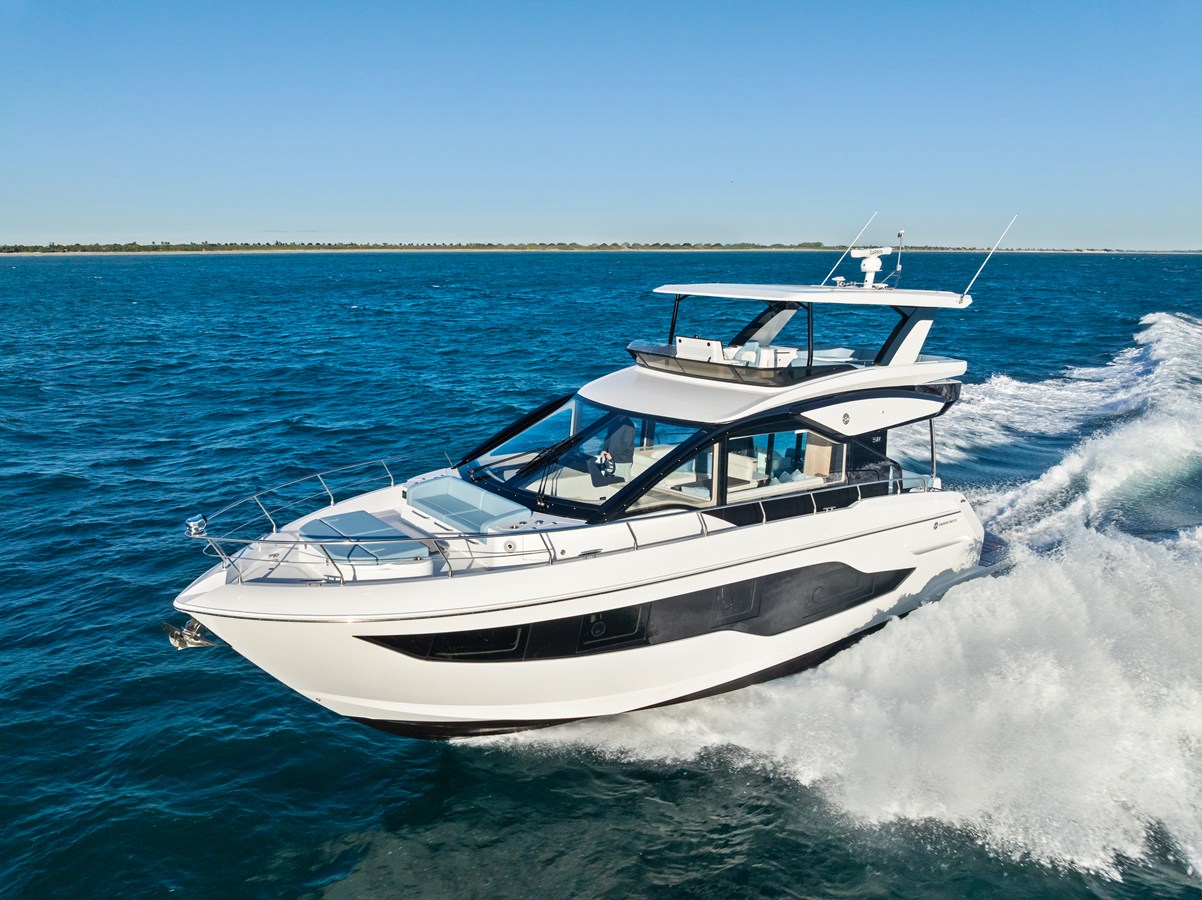 2027 Cruisers Yachts 50 FLY 27