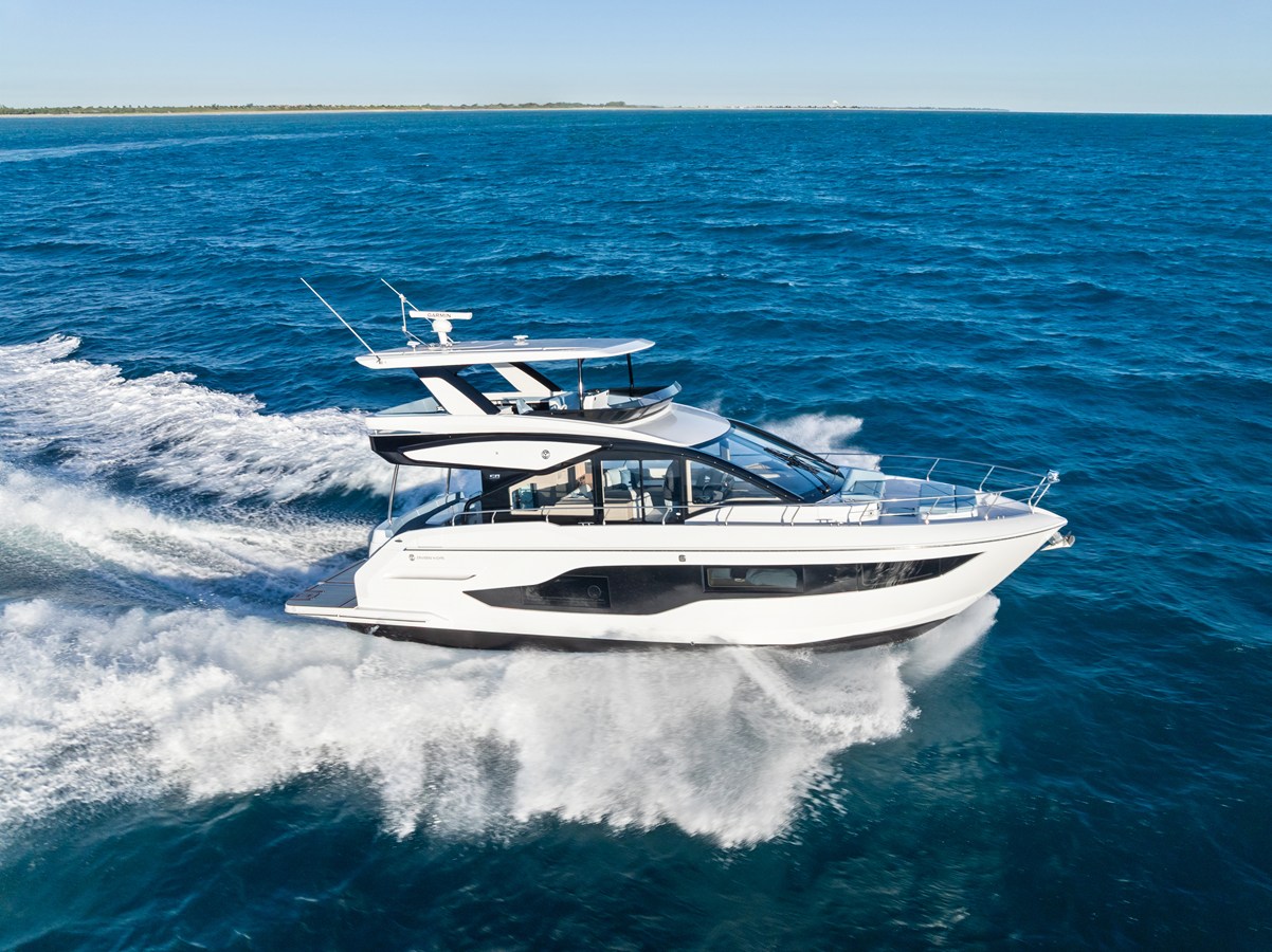 2027 Cruisers Yachts 50 FLY 28