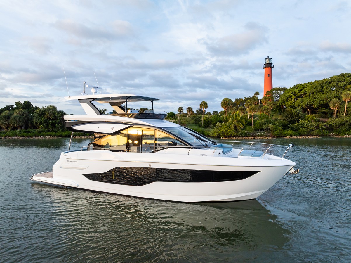 2027 Cruisers Yachts 50 FLY 31