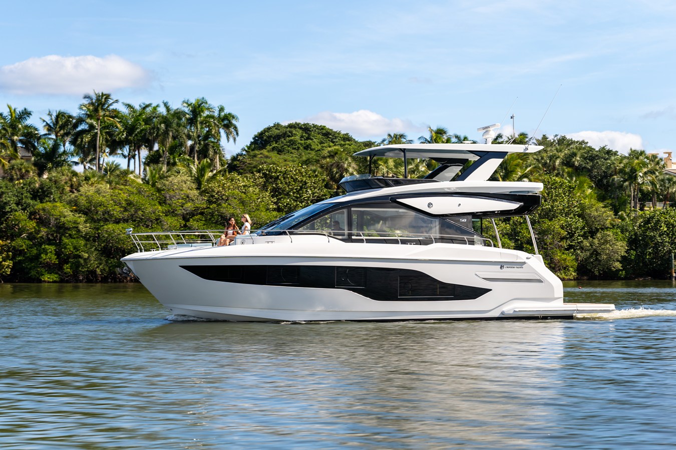 2027 Cruisers Yachts 50 FLY 33