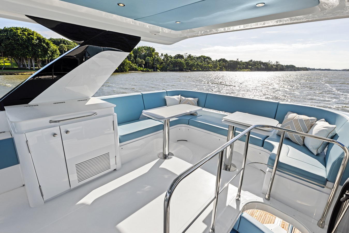 2027 Cruisers Yachts 50 FLY 39
